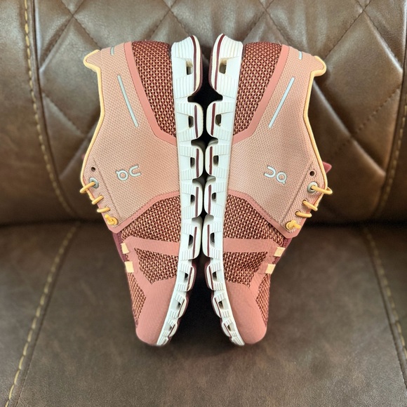 On Cloud 2.0 Swiss Engineering Running Shoes - Picture 4 of 8